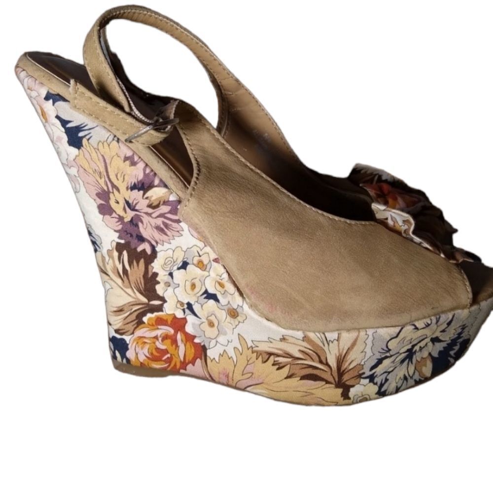 Madeline Stuart floral wedge espadrille heels 8 1/2